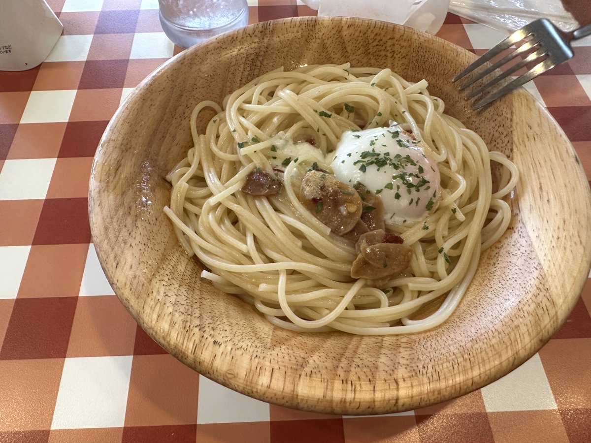 サイゼリヤの半熟卵のペペロンチーノの実物写真